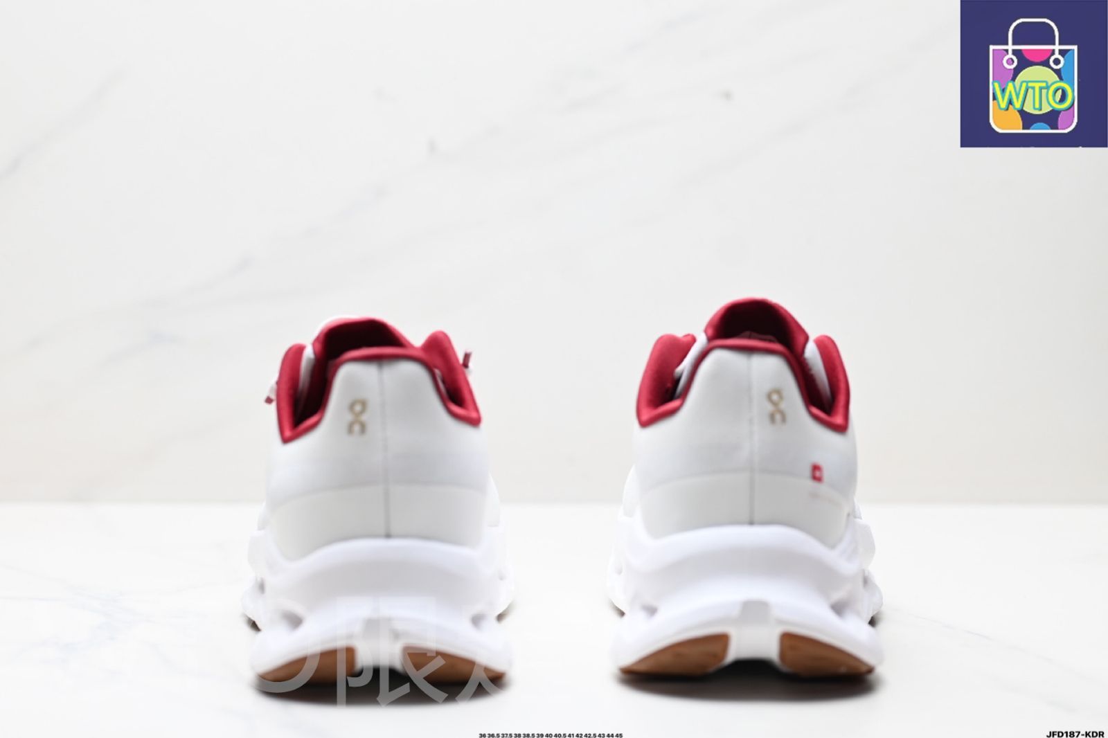 全新未使用On クラウドティルト 蛇年限定 軽量スニーカー - メルカリ