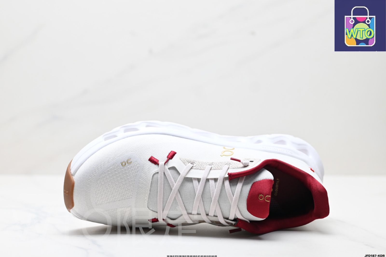 全新未使用On クラウドティルト 蛇年限定 軽量スニーカー - メルカリ