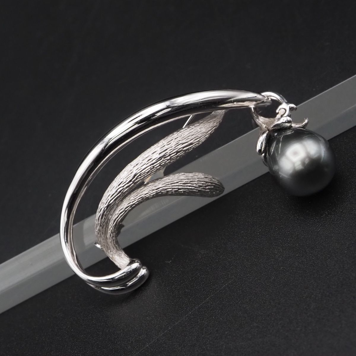 J 333 黒蝶真珠 パール SILVER刻印 ブローチ デザイン シルバー コサージュ 誕生石