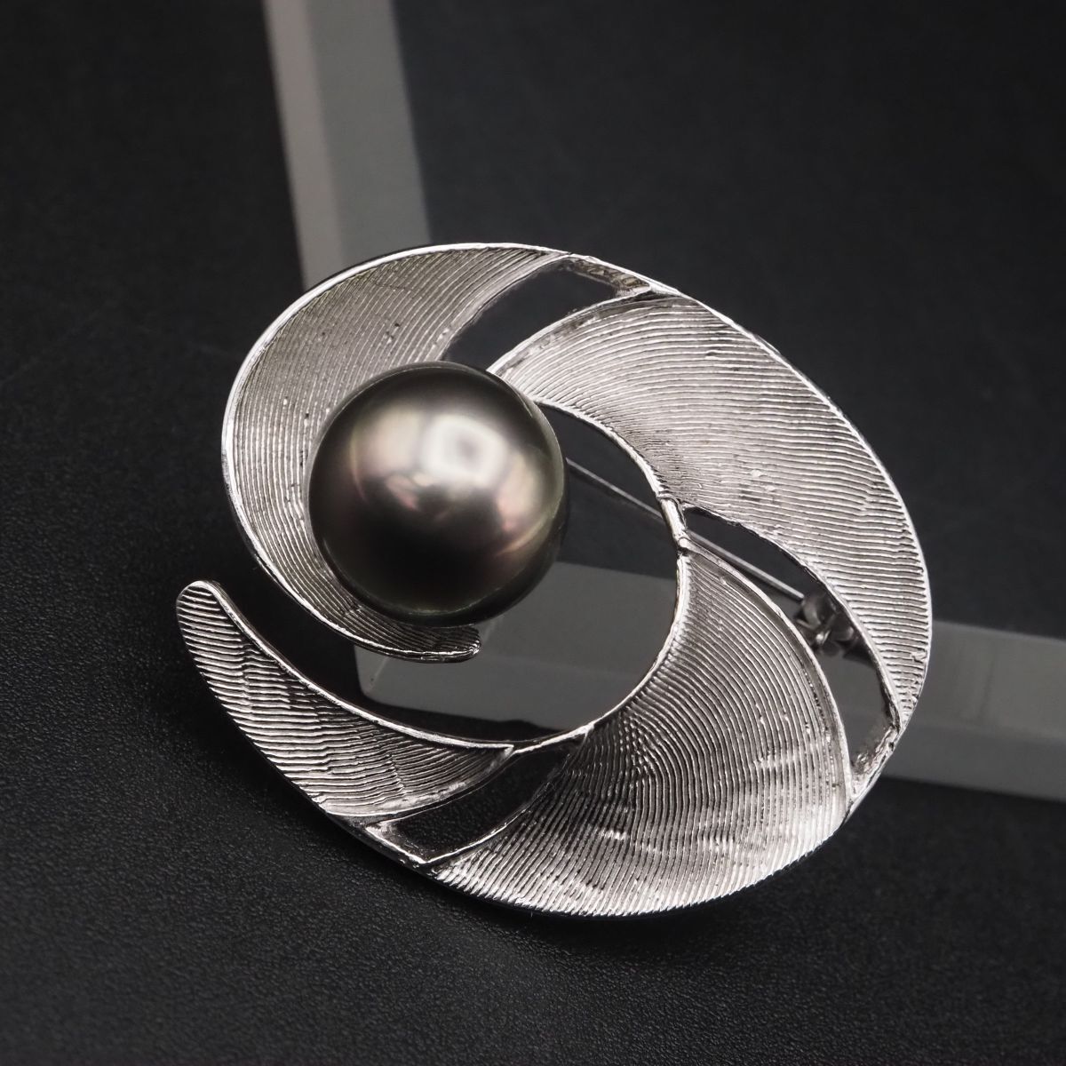 J 318 黒蝶真珠 パール SILVER刻印 ブローチ デザイン シルバー コサージュ 誕生石