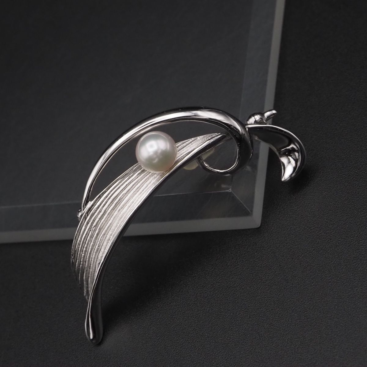 J 332 本真珠 7 mm珠 パール SILVER刻印 ブローチ デザイン シルバー コサージュ 誕生石