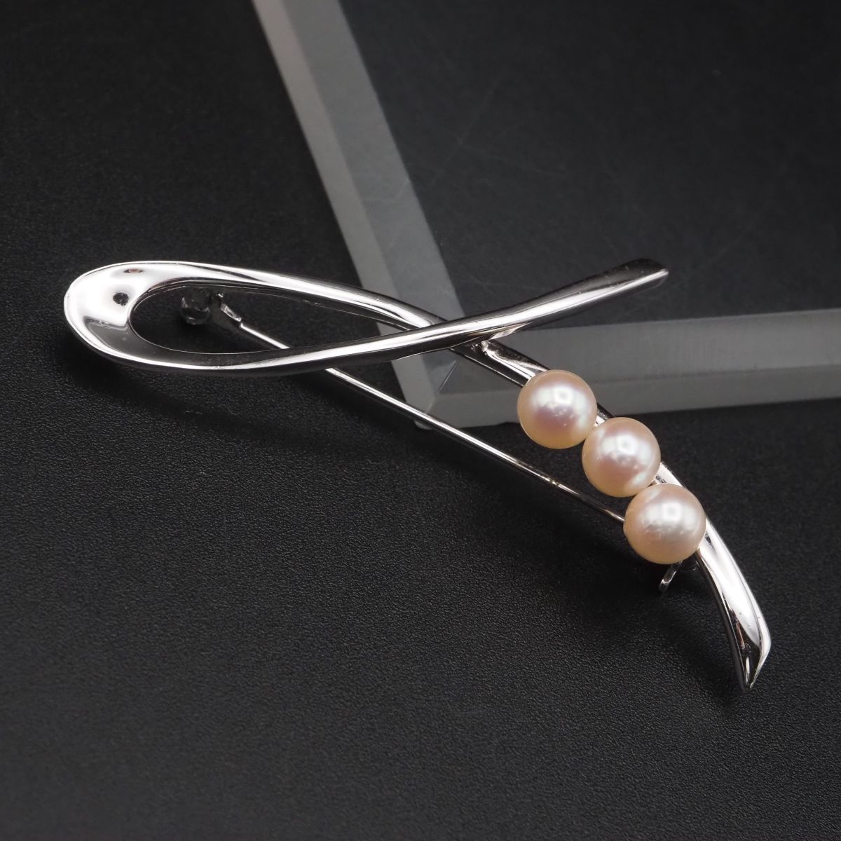 J 301 本真珠 6 1 mm 3珠 パール SILVER刻印 ブローチ デザイン シルバー コサージュ 誕生石