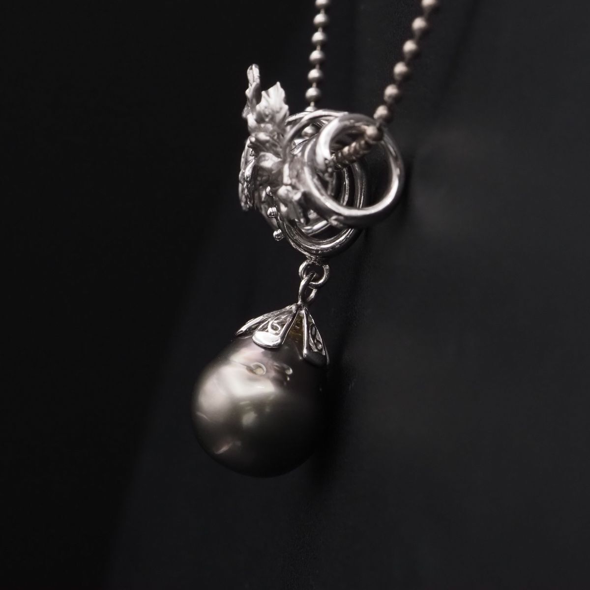 黒蝶ケシ真珠 マルチリーフデザイン ブローチ兼用ペンダントトップ 黒蝶ケシ真珠 マルチリーフデザイン ブローチ兼用ペンダントトップ