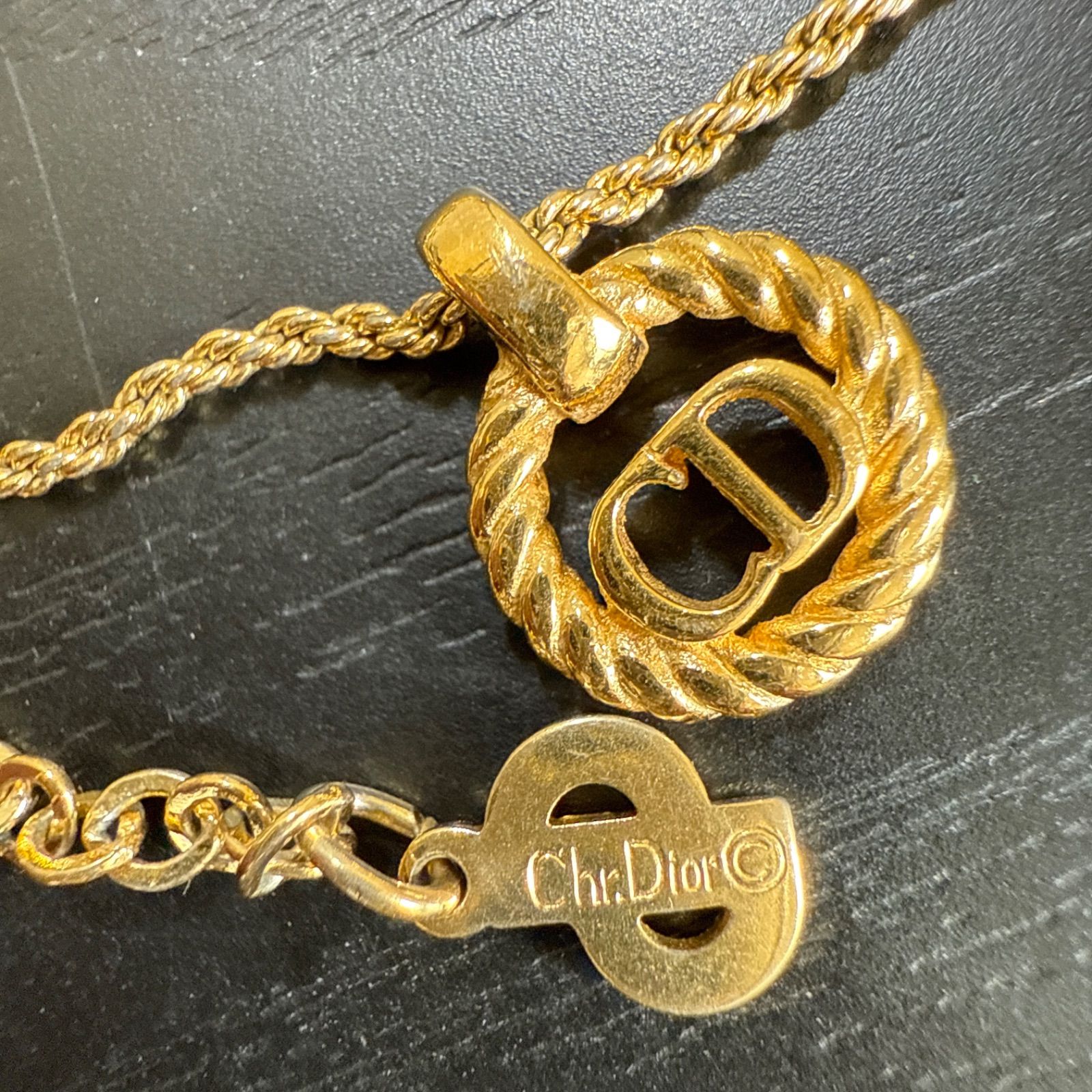 Christian Dior CDロゴラウンドチャームネックレス ゴールドカラー