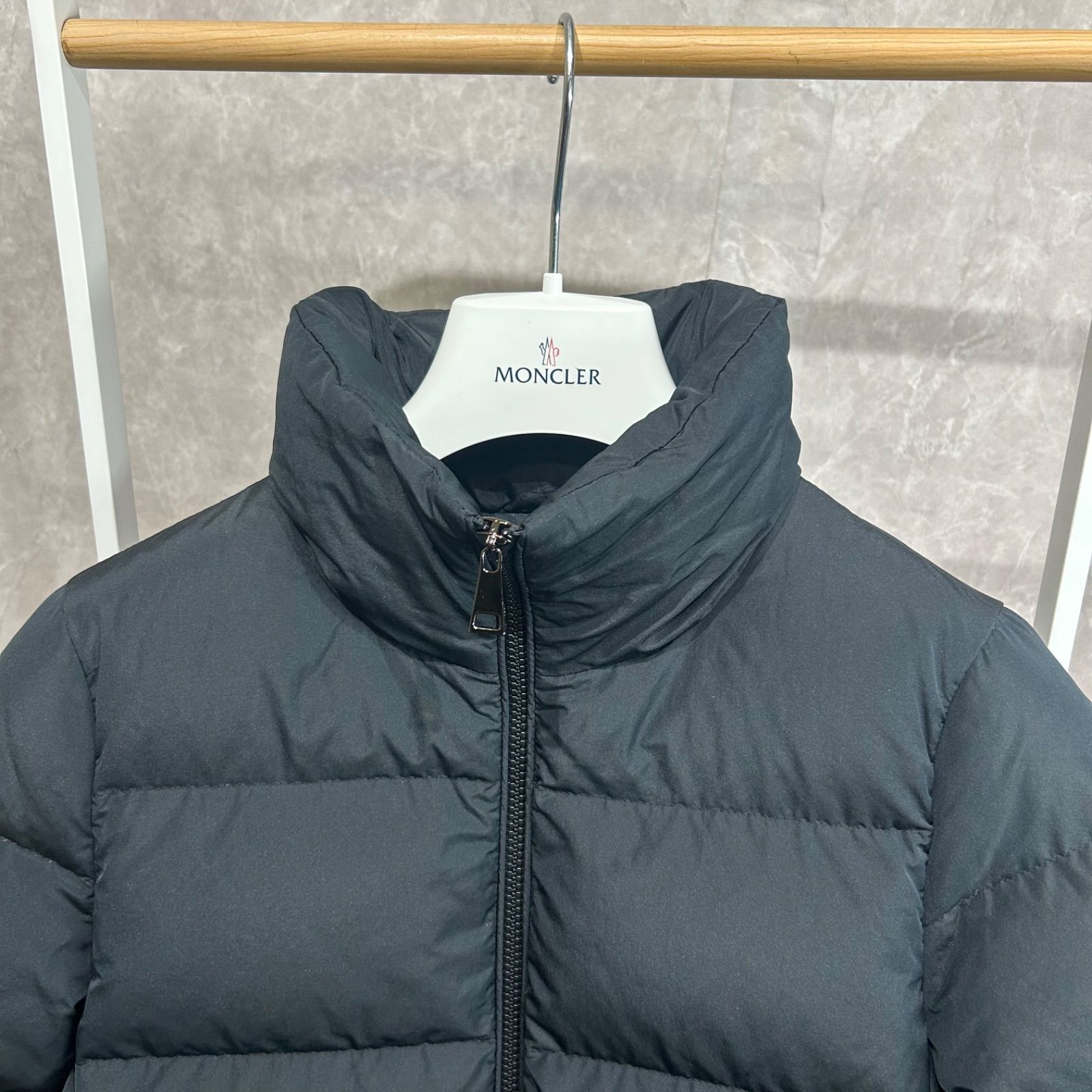 極美品】 【ハンガー付き】MONCLER モンクレール ダウンジャケット
