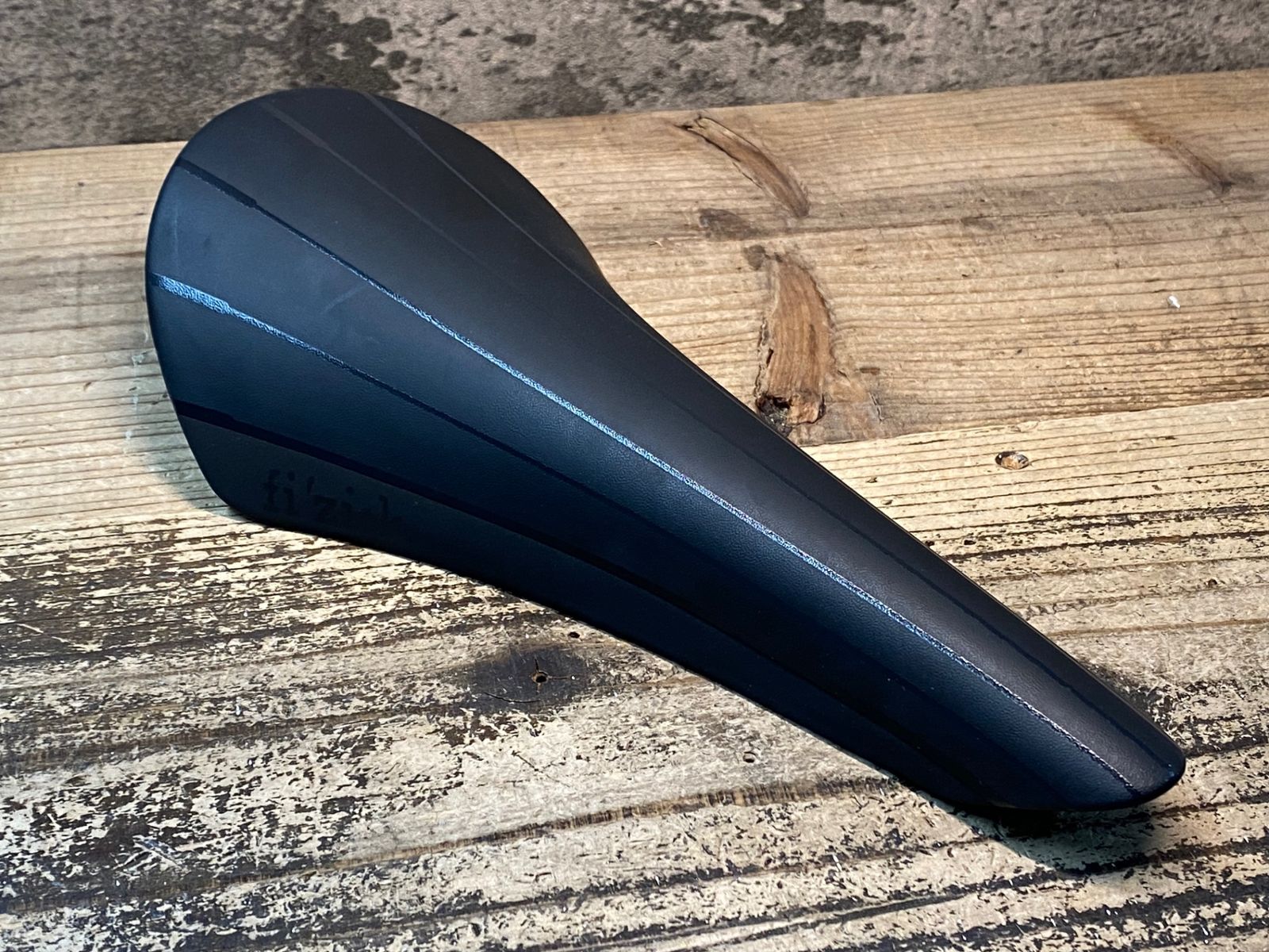 JP302 フィジーク fizik VOLTA R1 サドル 黒 CARBON BRAIDEDレール