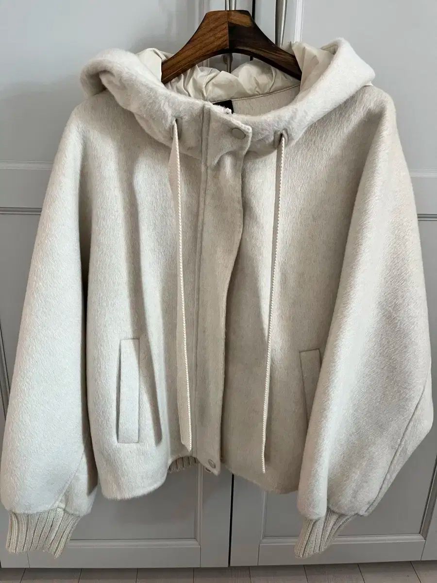 アイボリー フード ショート ダウン アウター