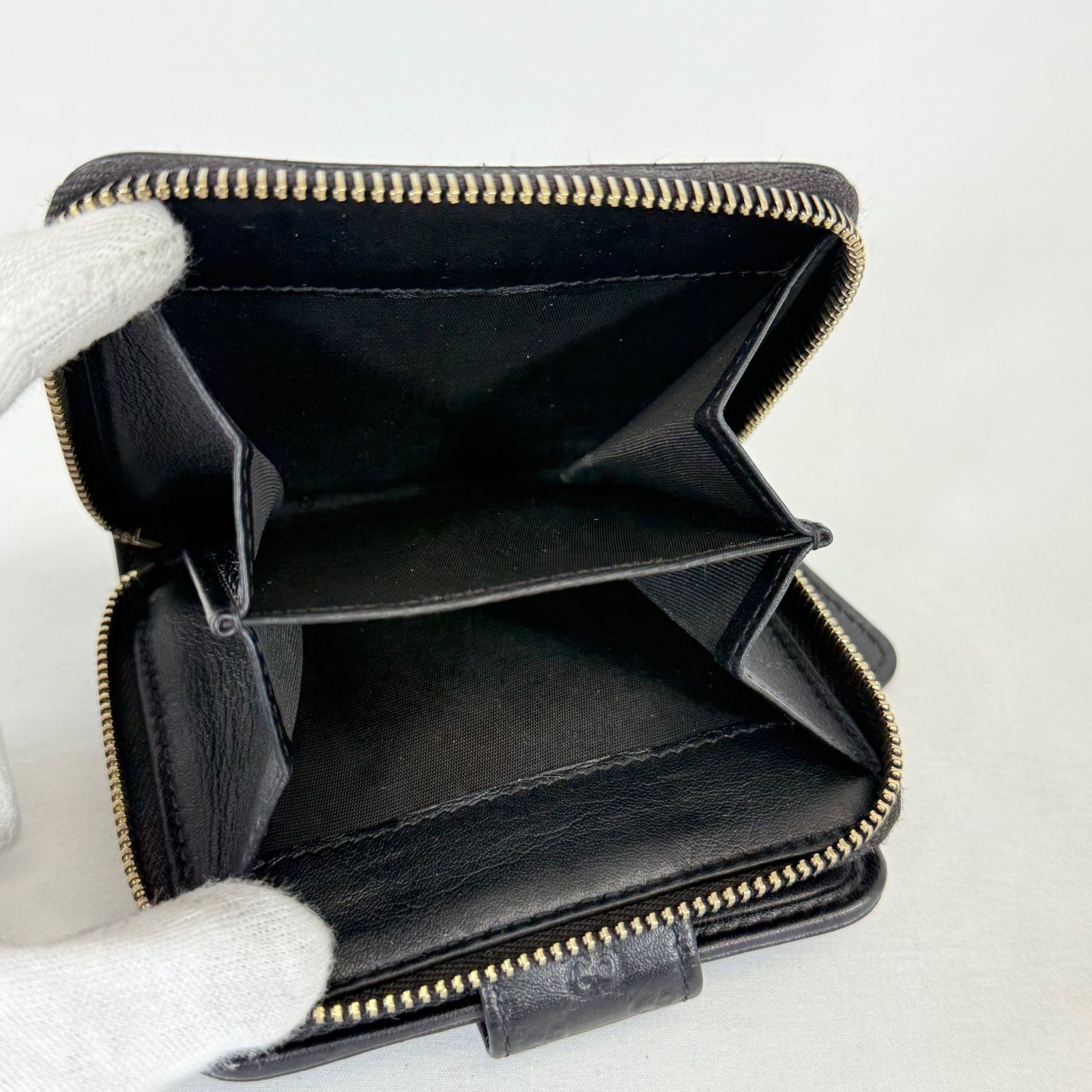 【人気・美品】Gucci グッチ マイクロ シマ ラウンドジップ コンパクト ウォレット 二つ折り 財布 449395 ブラック 黒色 レザー 本革 箱付き ゴールド金具 金色 メンズ レディース ユニセックス