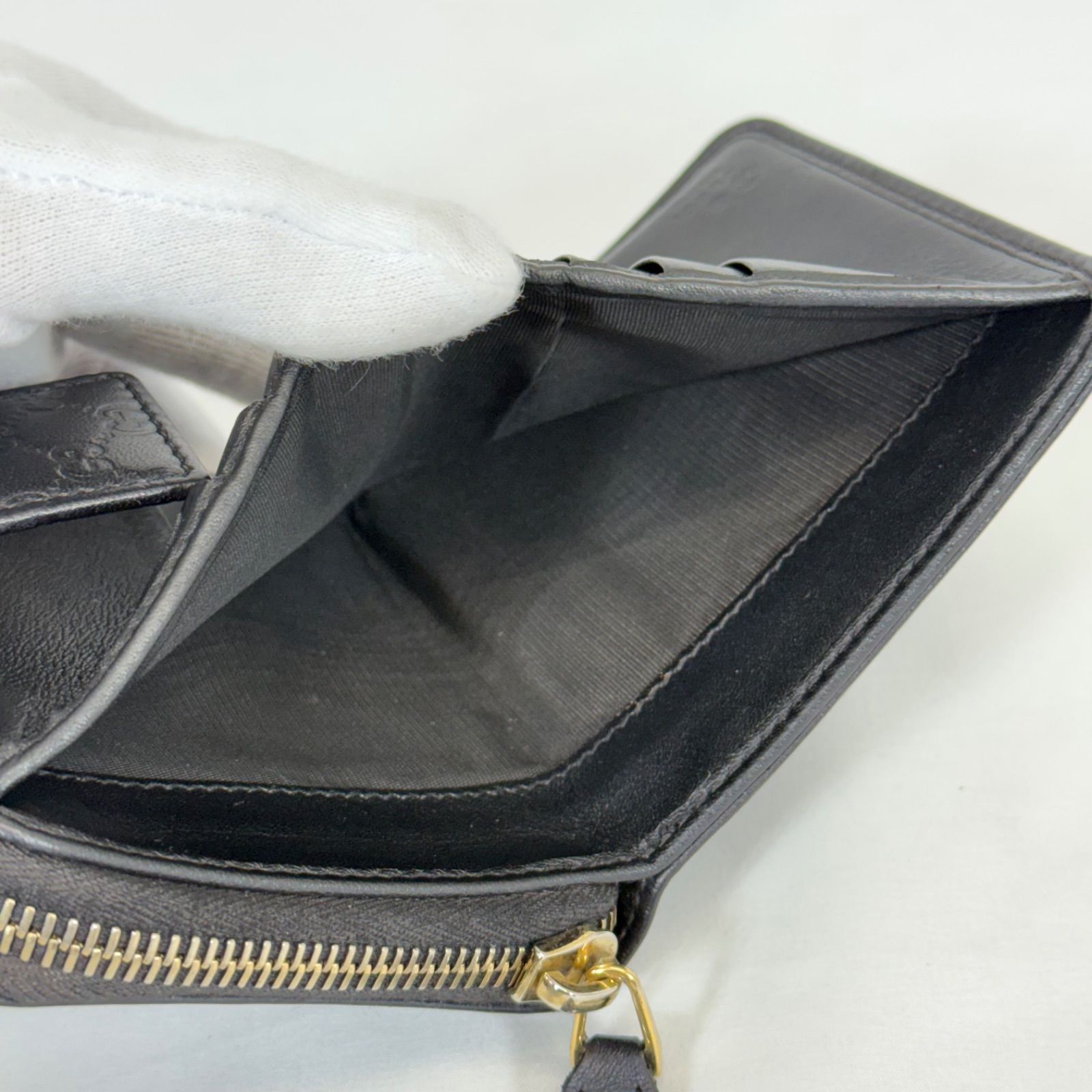 【人気・美品】Gucci グッチ マイクロ シマ ラウンドジップ コンパクト ウォレット 二つ折り 財布 449395 ブラック 黒色 レザー 本革 箱付き ゴールド金具 金色 メンズ レディース ユニセックス