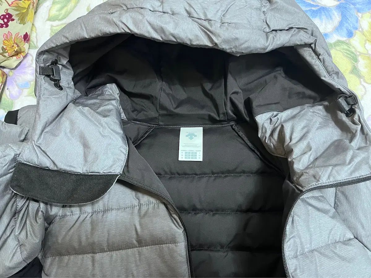 フーディー ダウンジャケット