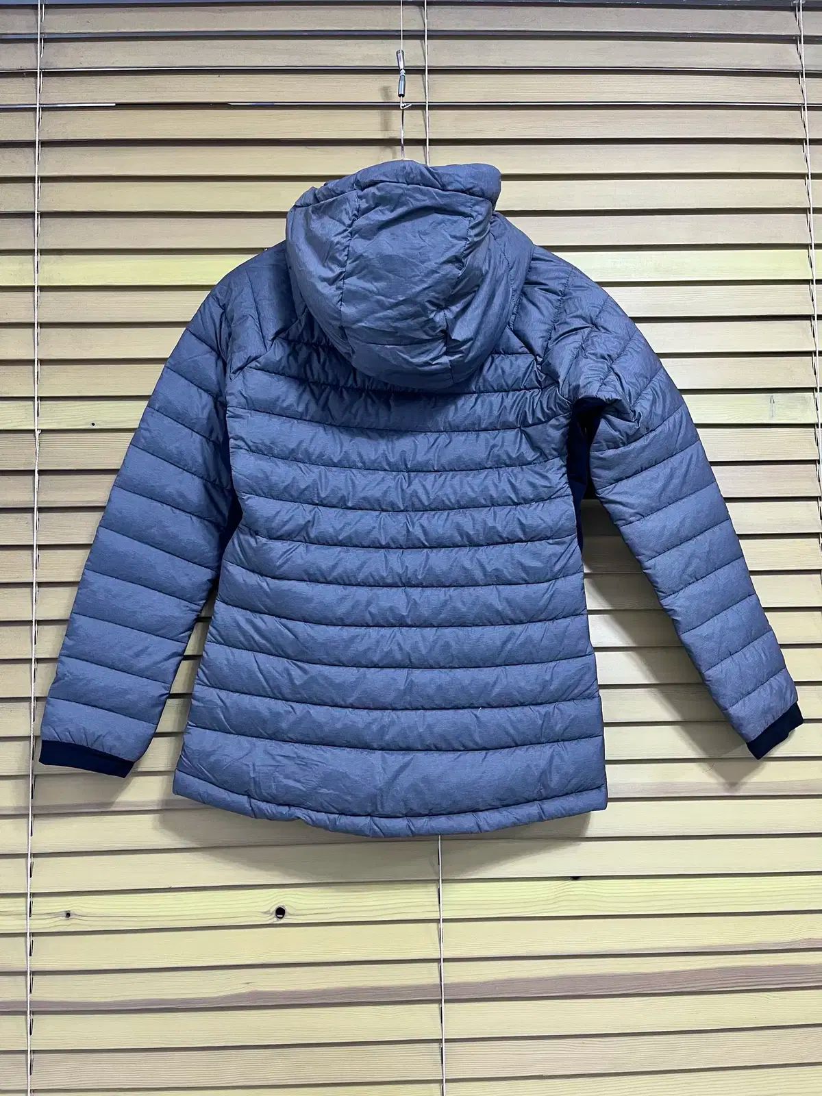 フーディー ダウンジャケット