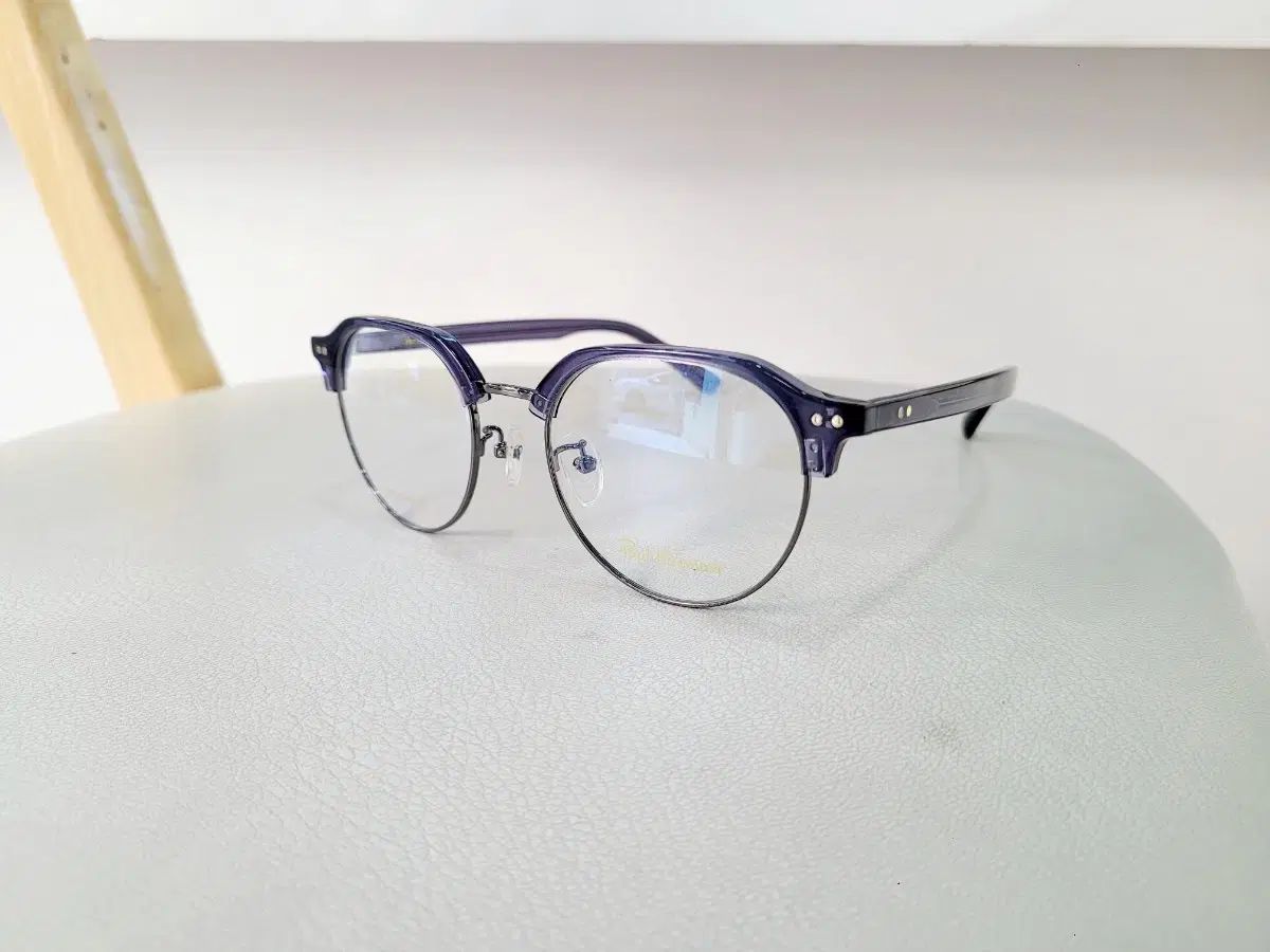 ブローフレーム