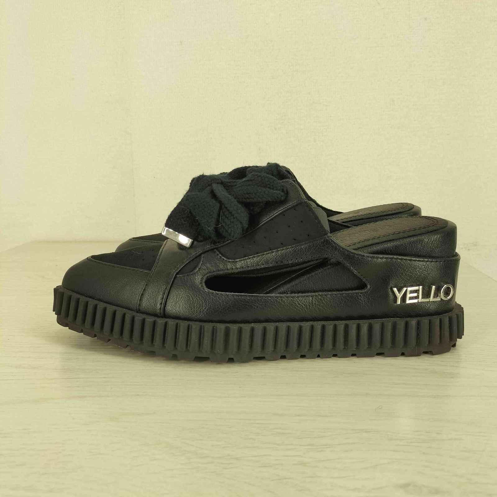 イエロー YELLO JET BLACK SNEAKER MULES レディース JPN：S - メルカリ