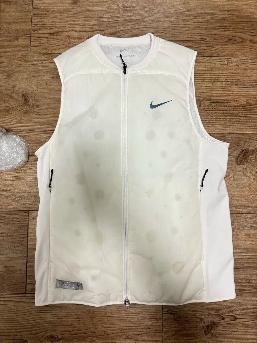 NIKE ナイキ エアロロフト ランニング ベスト 白 COLOR 新品 出品