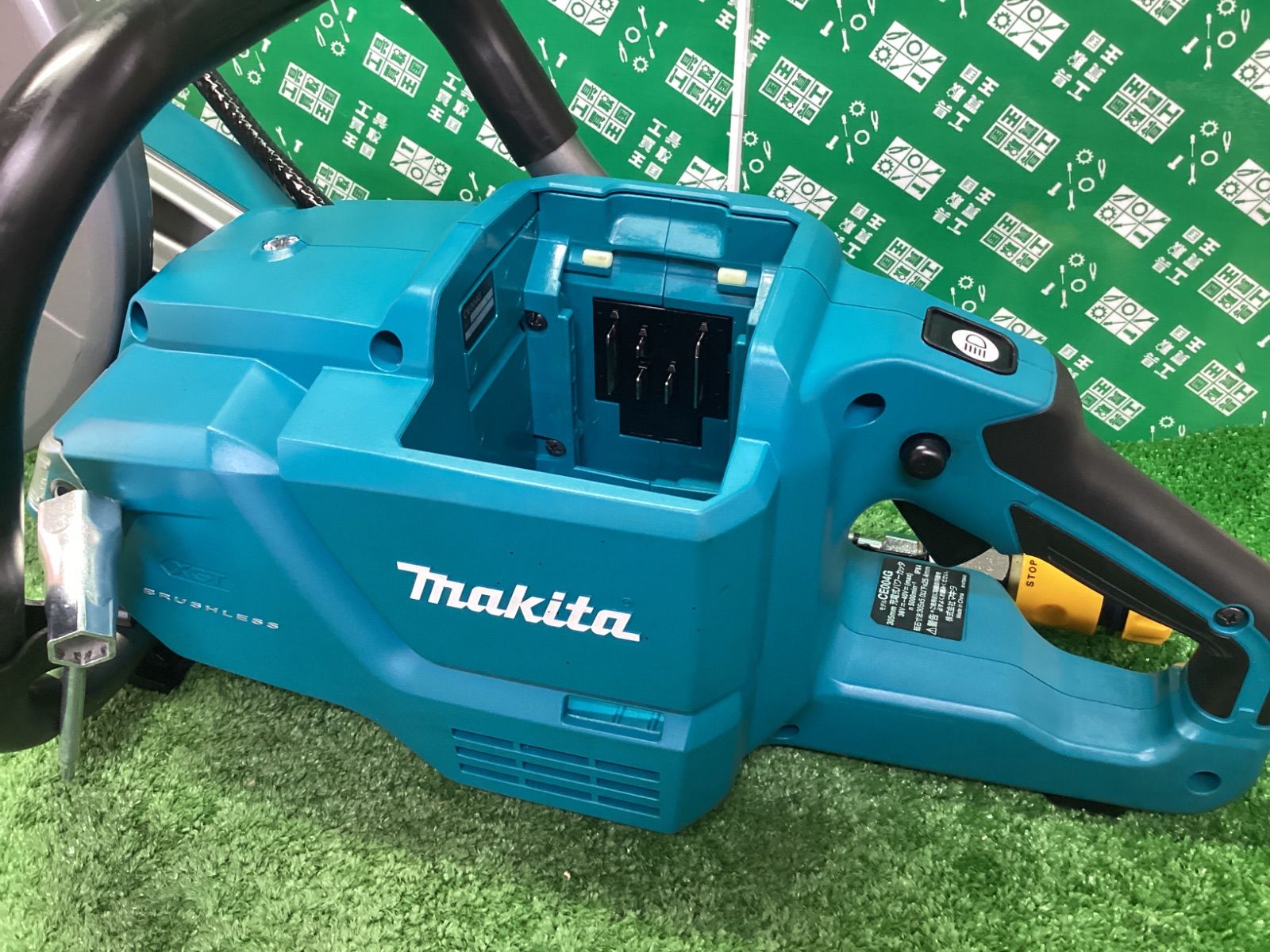 マキタ 40 V 305 mm 充電式パワーカッタ 本体のみ CE 004 GZ |