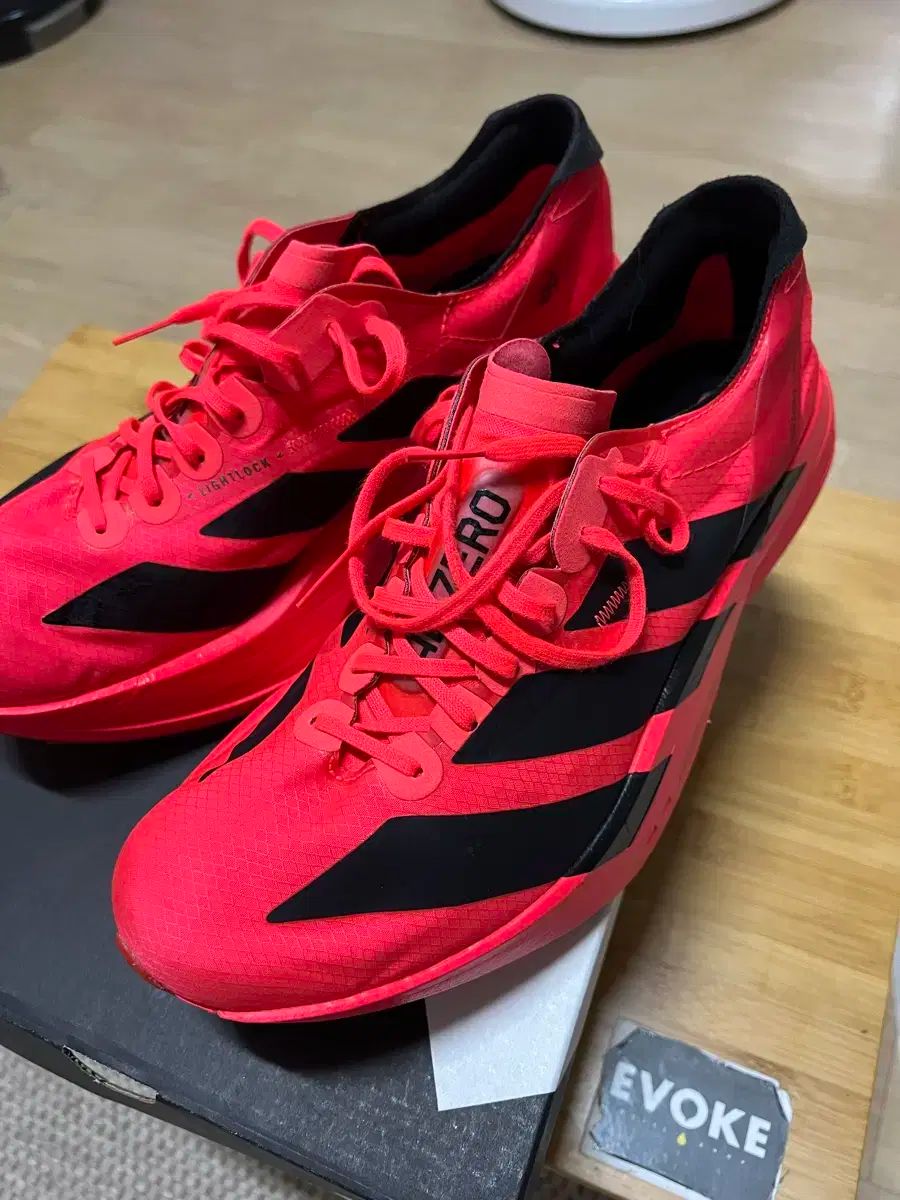 アディゼロ アディオス