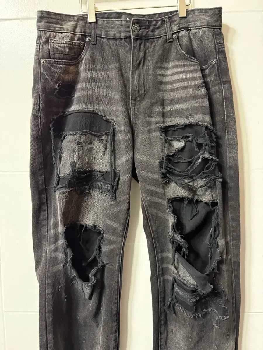 スモーキーRIIZE JB RIP AND REPAIR JEANS