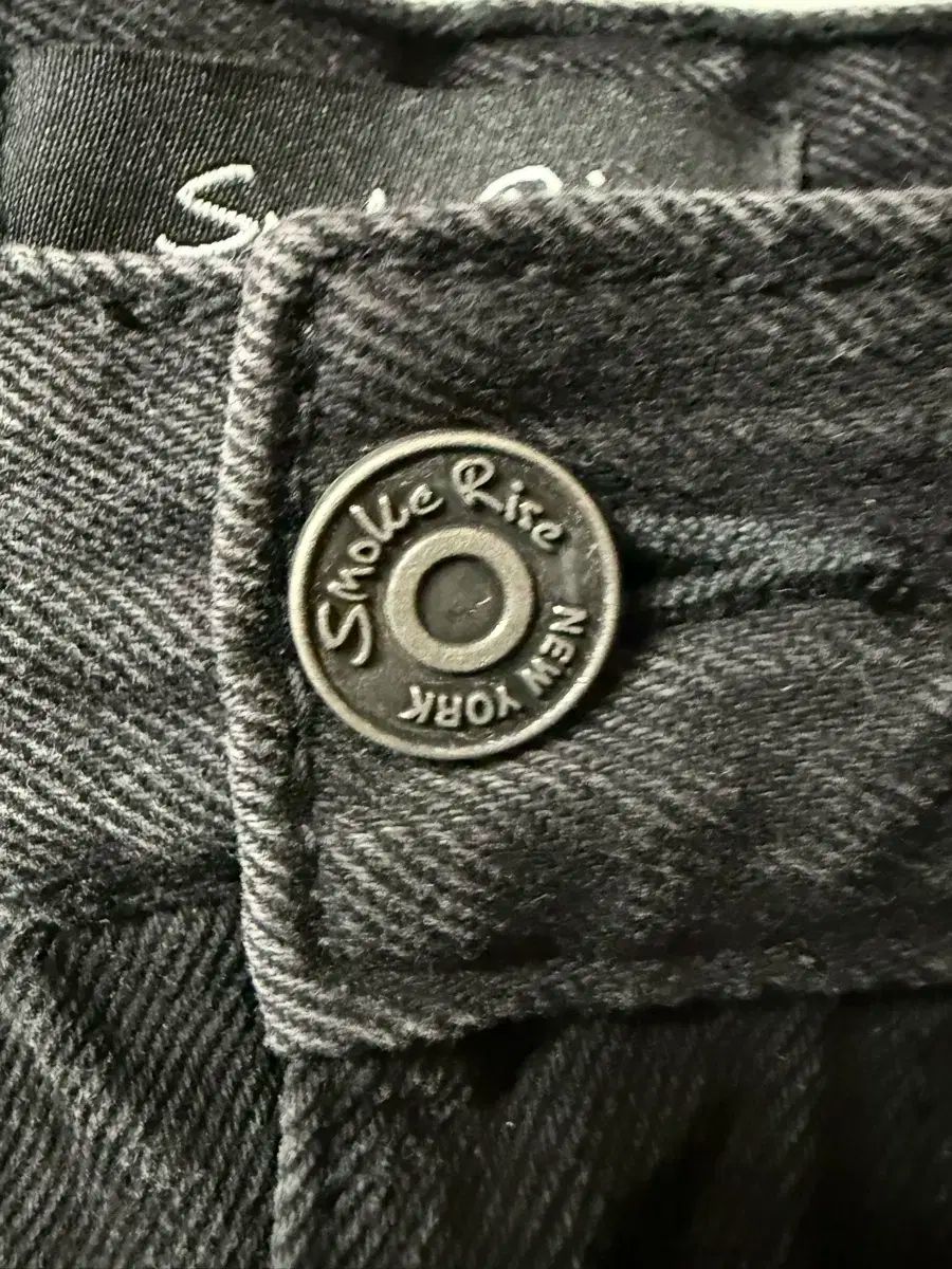 スモーキーRIIZE JB RIP AND REPAIR JEANS