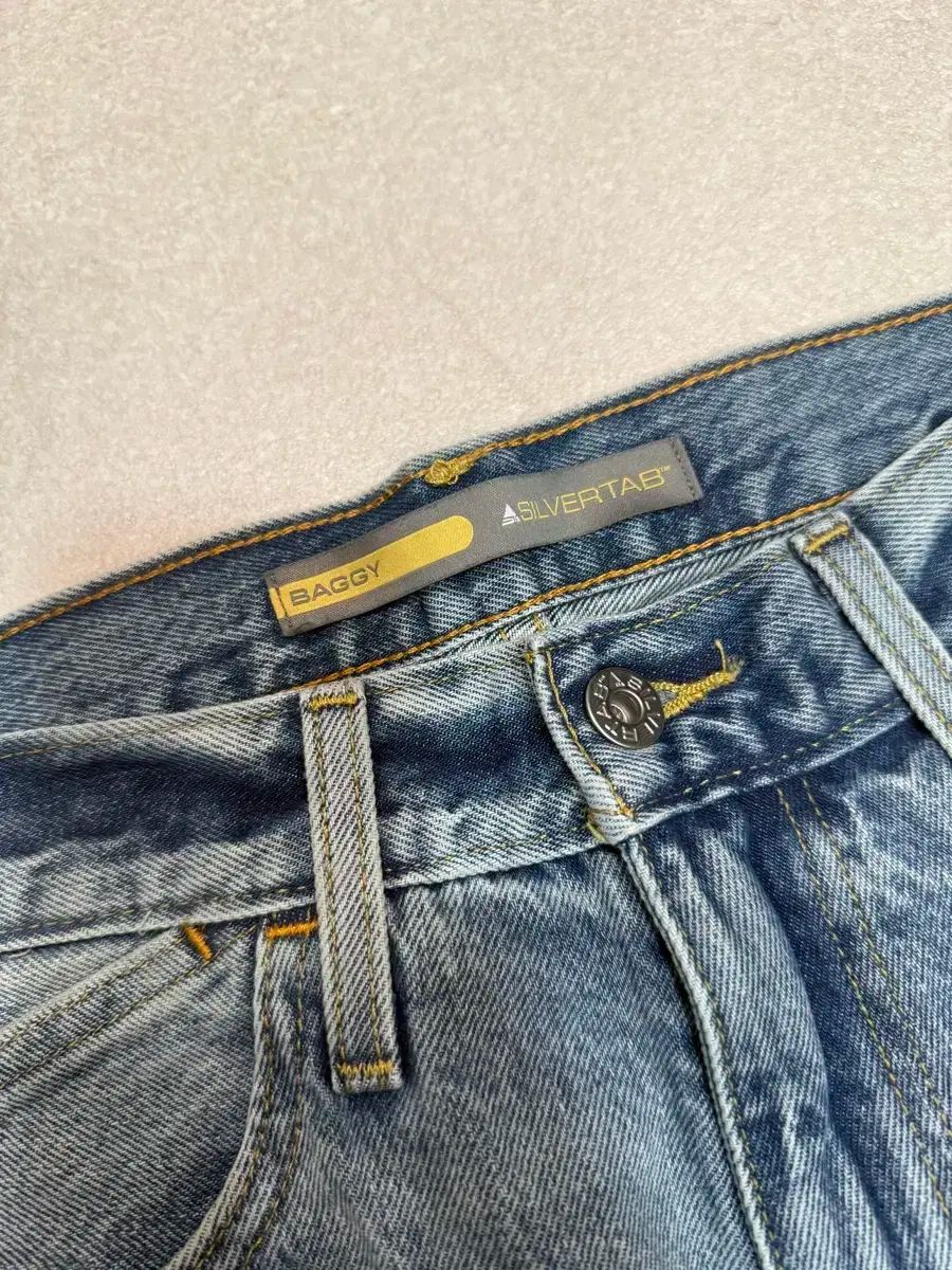 リーバイス シルバータブ ハーフパンツ 34