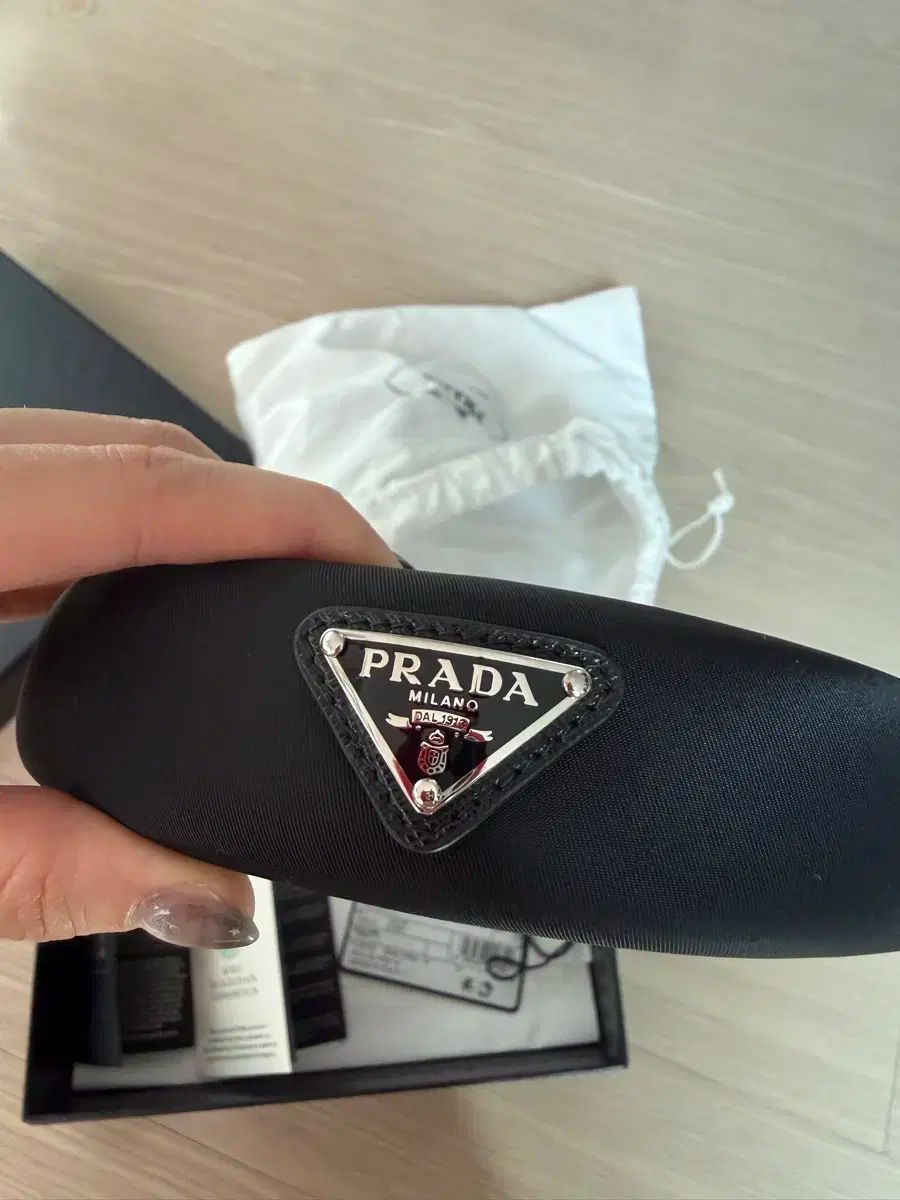 プラダ リナイロン ヘアバンド カチューシャ