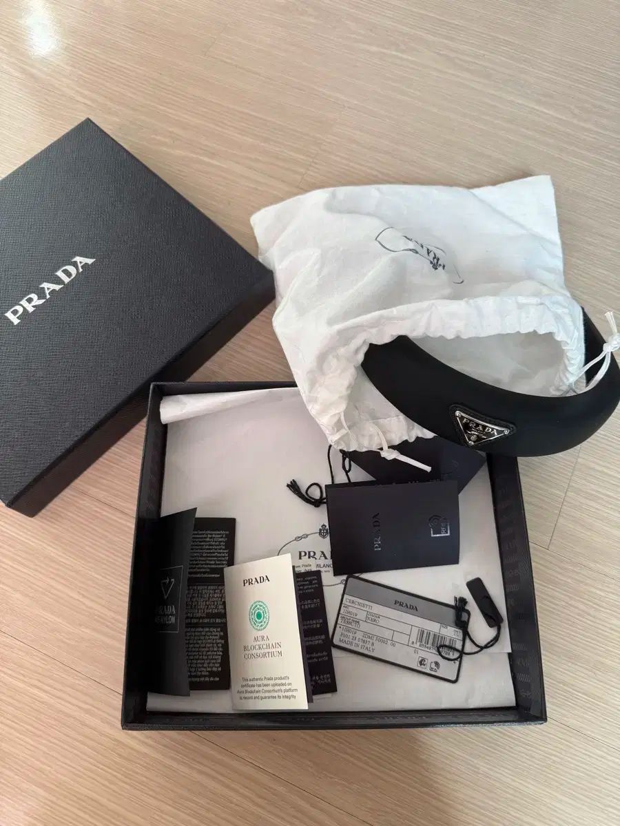 プラダ リナイロン ヘアバンド カチューシャ