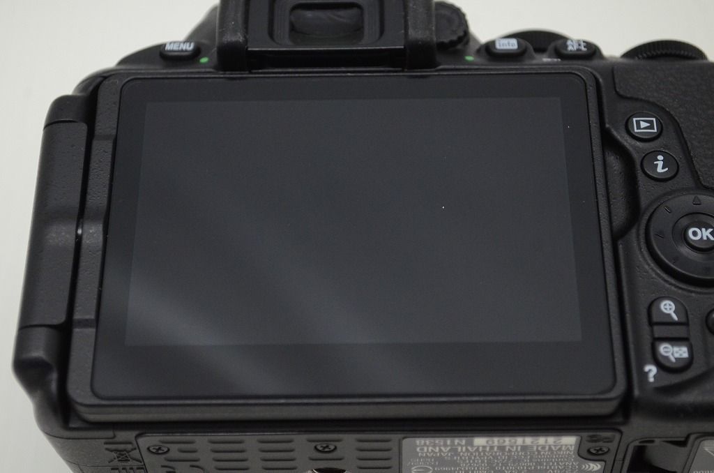 新品級 Nikon ニコン D5600 ボディ + AF-P DX 18-55mm VR レンズキット