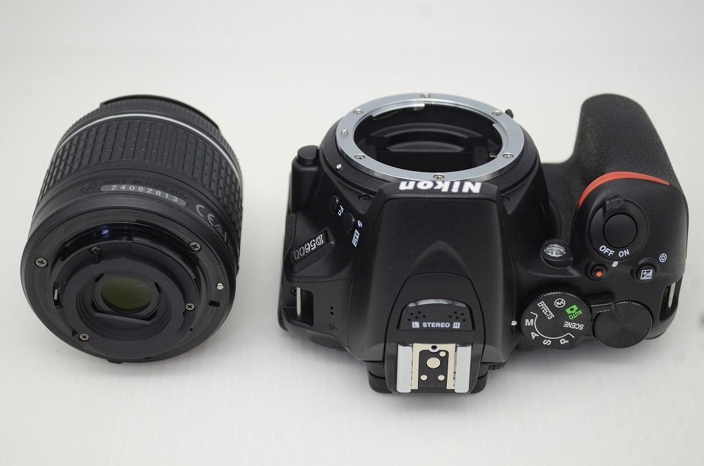 新品級 Nikon ニコン D5600 ボディ + AF-P DX 18-55mm VR レンズキット