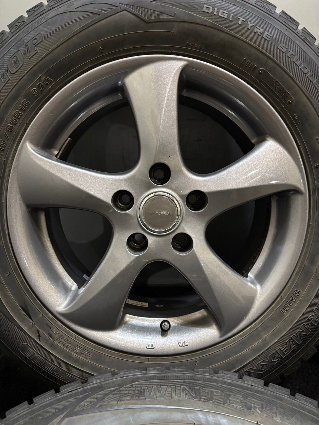 倉庫 215 65 R 16 DUNLOP WINTER MAXX WM 01 16年製 TOPRUN 16インチ 6 5 J 38 114 3 H スタッドレス 4本 アルファード 南2 K 892