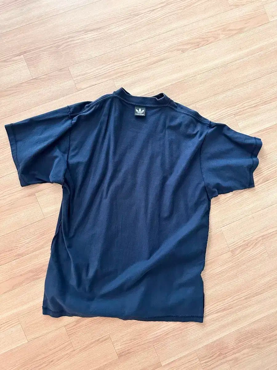 バレンシアガ x アディダス オーバーサイズ Tシャツ ネイビー ブルー