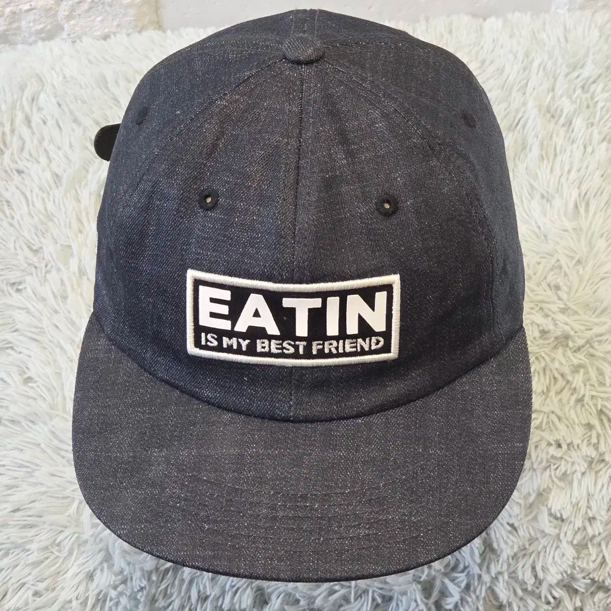 M1-1: EATIN IS MY BEST FRIEND (56-59cm)