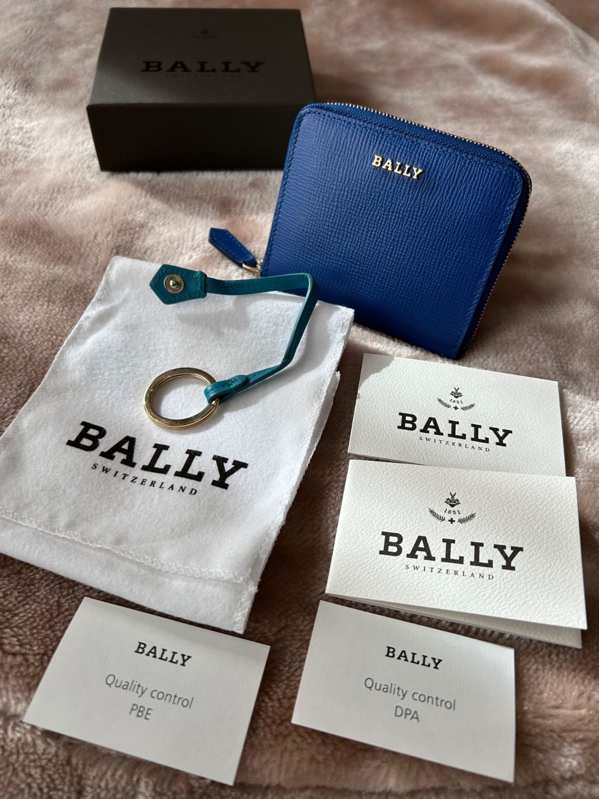 バリーBALLYミニ財布ラウンドファスナー小銭入れケースコンパクトウォレットさいふサイフブルー青色系ポケット×5 キーホルダー×1H9cm×W10cm×D2cm カード、冊子類 箱 保存生地 脱着可能キーホルダーユニセックス男女兼用メンズmen’s男性用 バリーBALLYミニ財布ラウンドファスナー小銭入れコインケース