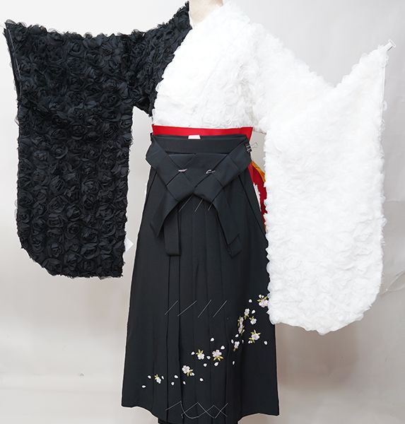 二尺袖 着物 袴フルセット チュールローズ 半身仕立て 着物丈はショート丈 黒 白 卒業式 袴変更 NO 42869 1