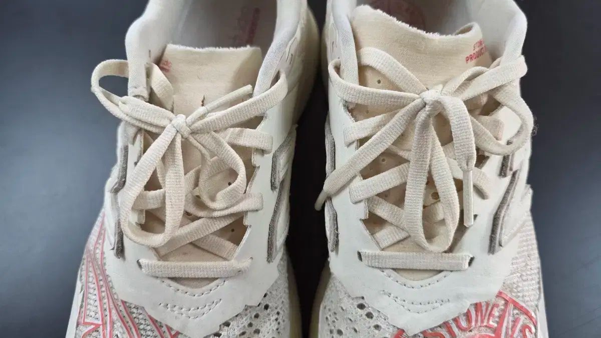 ニュー ンス x ストーンアイランド TOKYO フューエルセル 270 ランニングシューズ