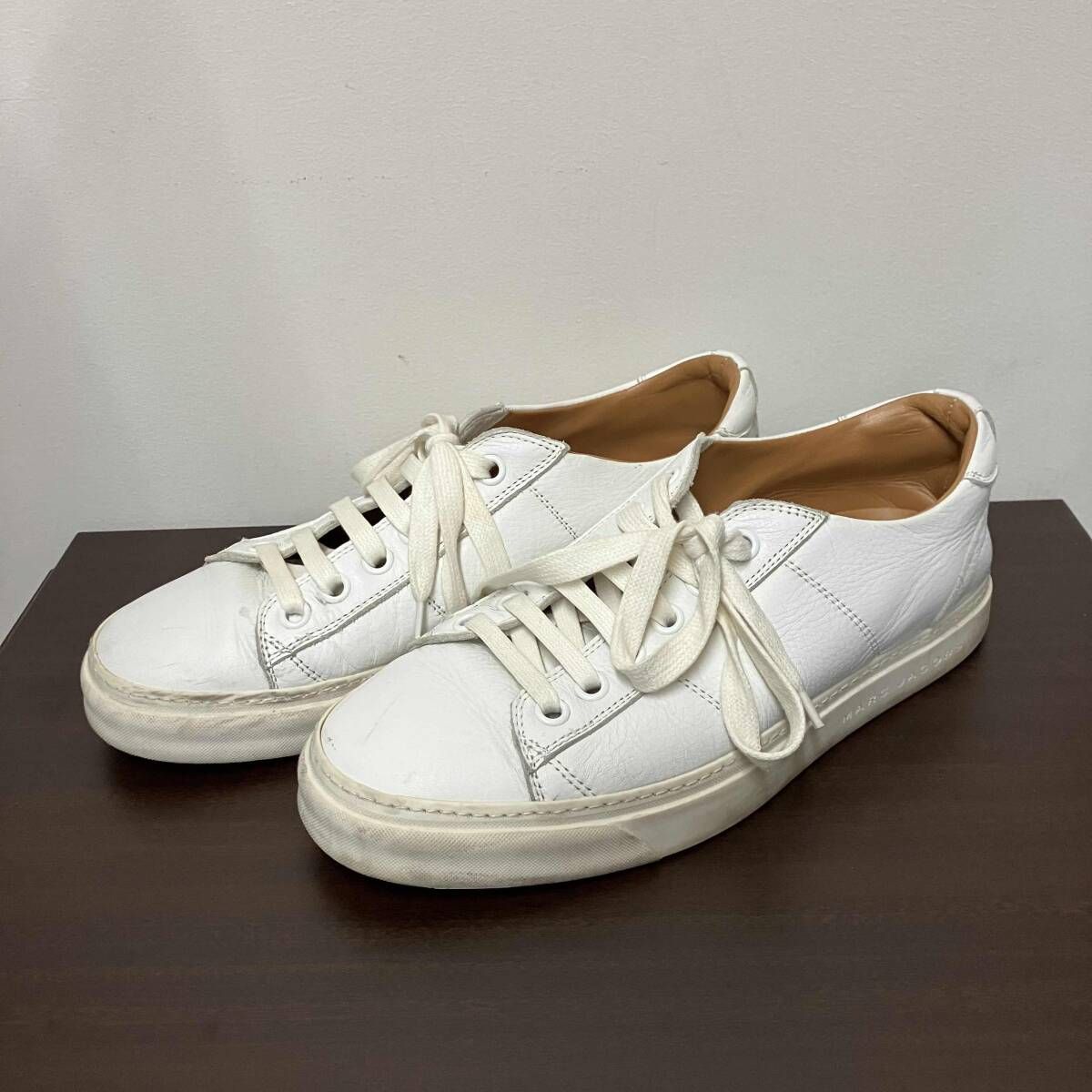 MARC JACOBS ホワイト スニーカー MARC JACOBS マークジェイコブス スニーカー レザー ITALY製 メンズ