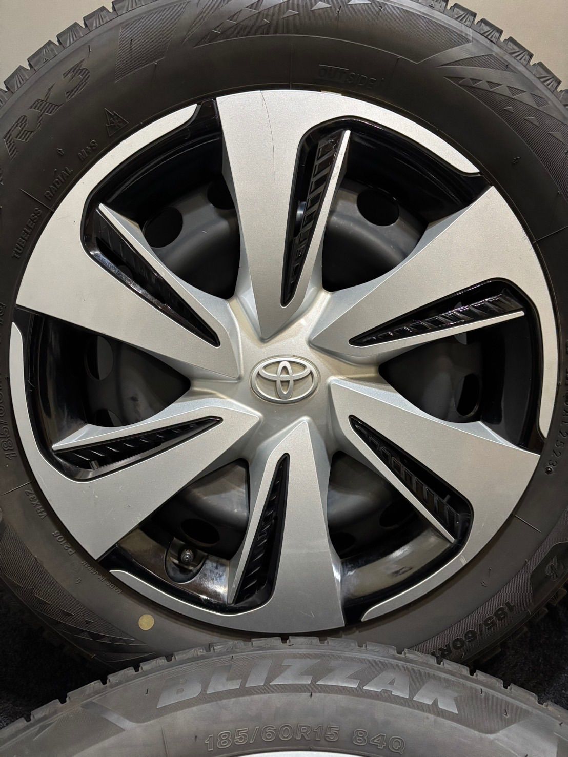 185 60 R 15 VRX 3 23年製 トヨタ 170系 シエンタ スチール 15インチ 5 J 39 100 H スタッドレス 4本 南2 K 894