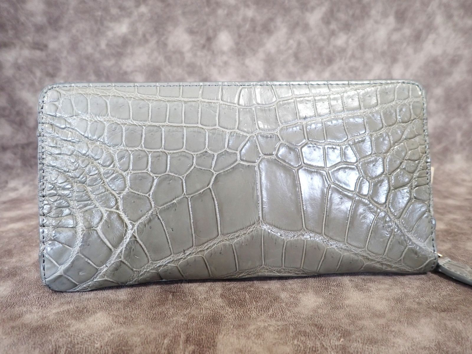 美品 未使用 高級クロコダイル財布 グレー系カラー ヘンローン社製 28