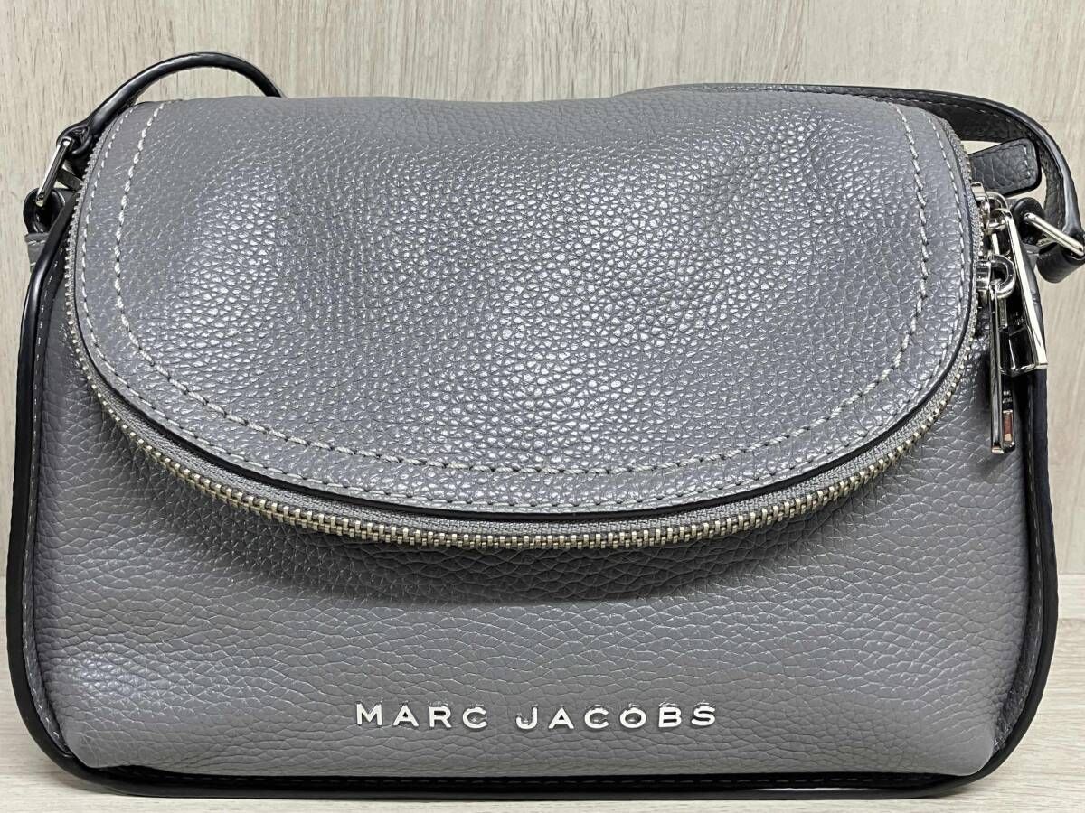 MARC JACOBS THE GROOVE MINI MESSENGER ショルダーバッグ 本革 レザー マークジェイコブス グレー かばん 鞄 マグネットボタン レディース