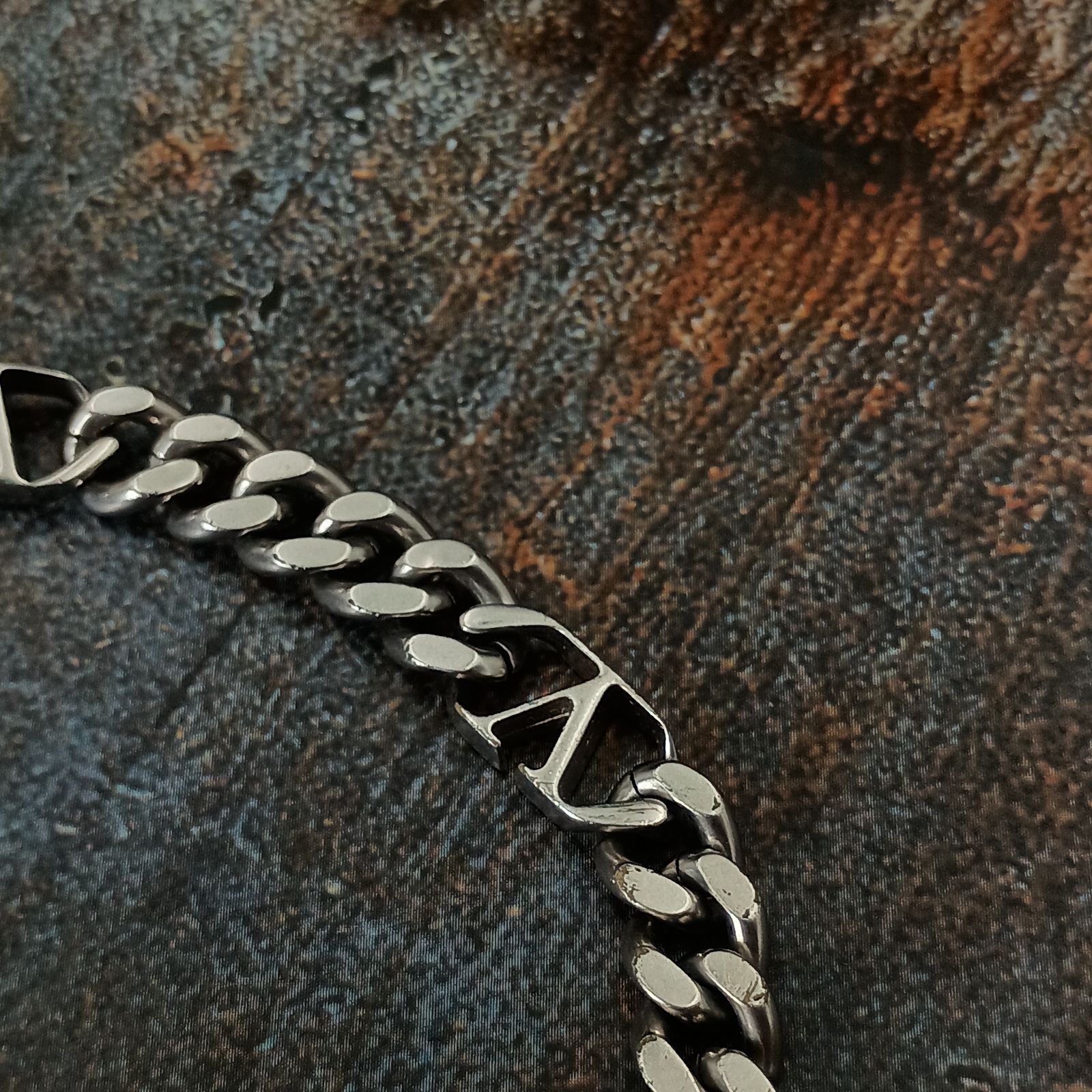 Valentino ヴァレンティノ Vロゴ シグネチャー ブレスレット メンズ