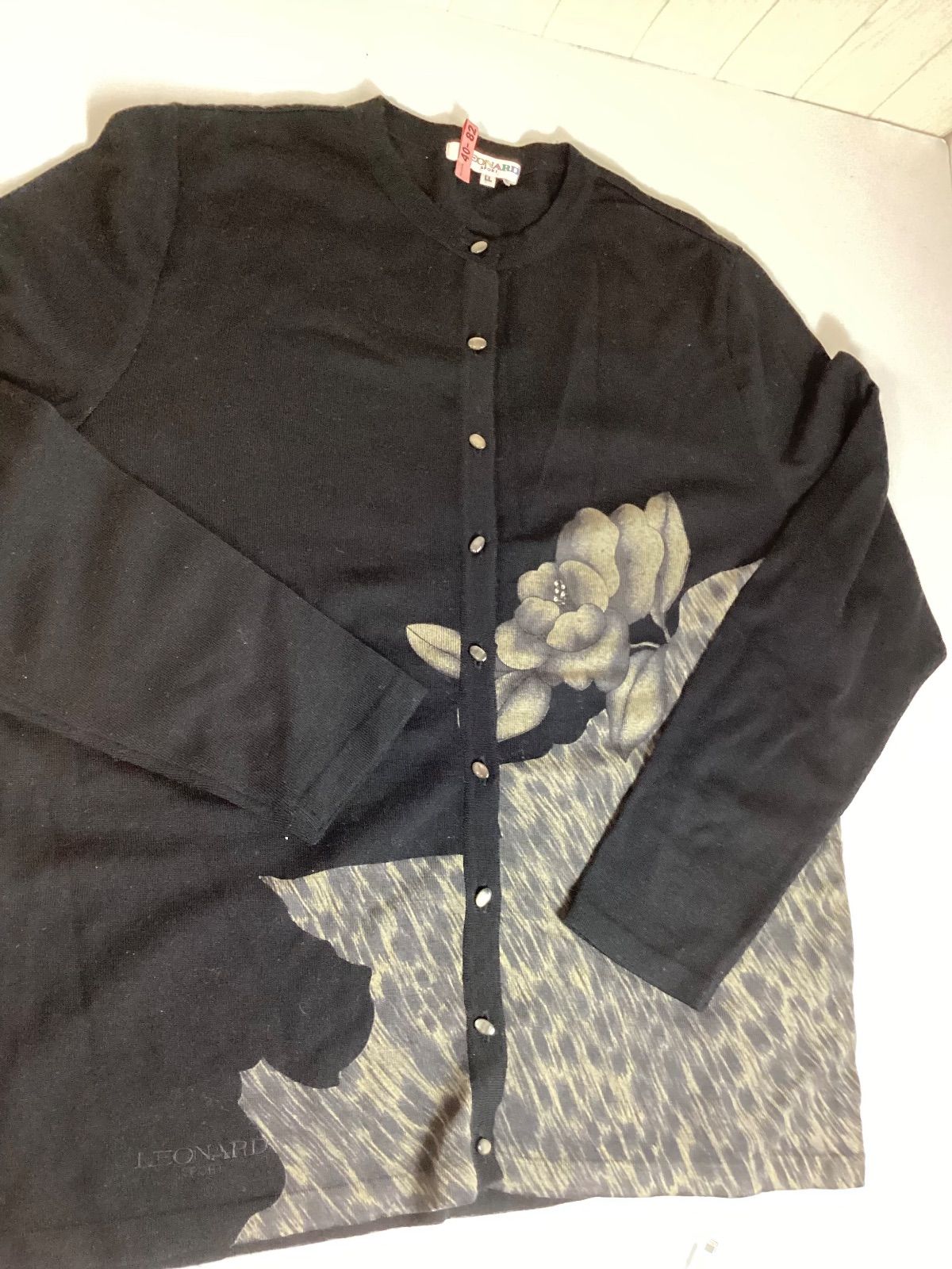 レオナール スポーツ LEONARD ラインストーン クルーネック