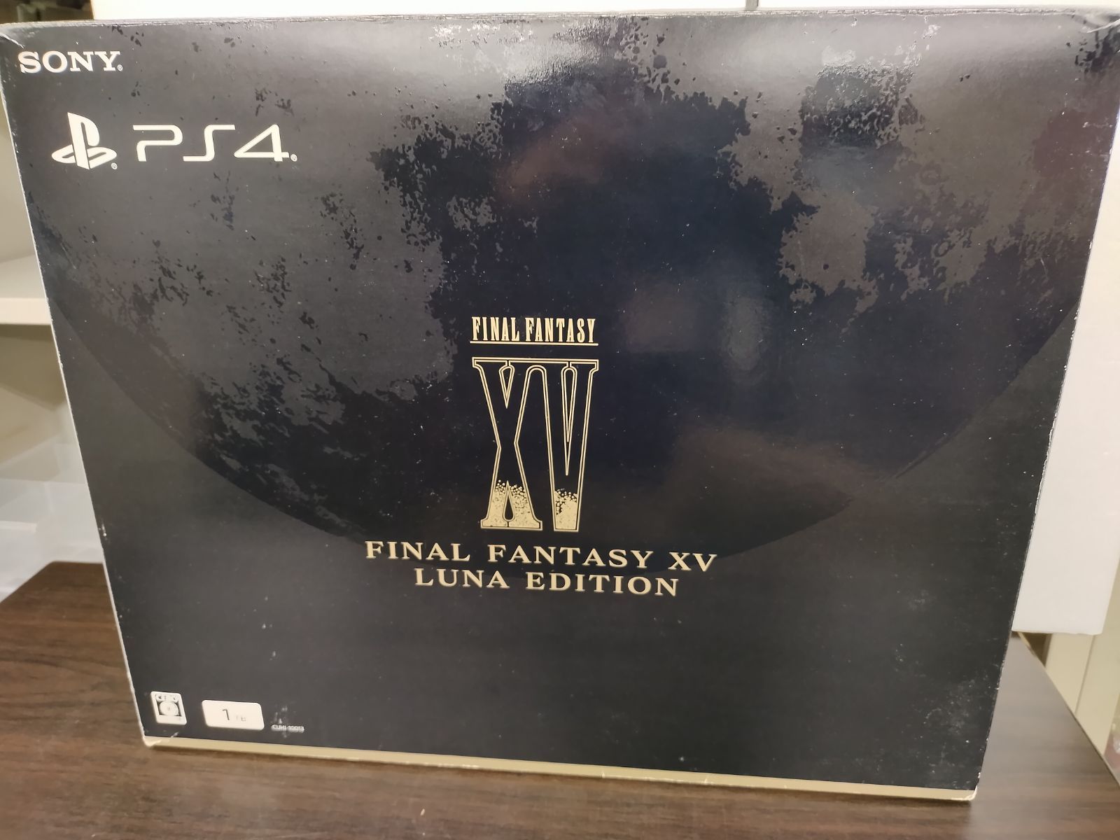 本体 PlayStation 4 FINAL FANTASY XV LUNA EDITION 50-57