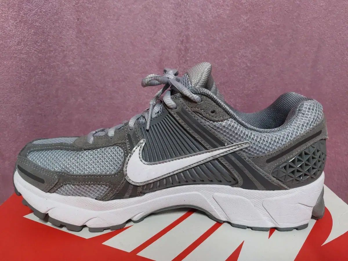  ナイキ ズーム ボメロ 5 ほぼ クール グレー 275 登山靴 トレッキングシューズ アウトドアシューズ