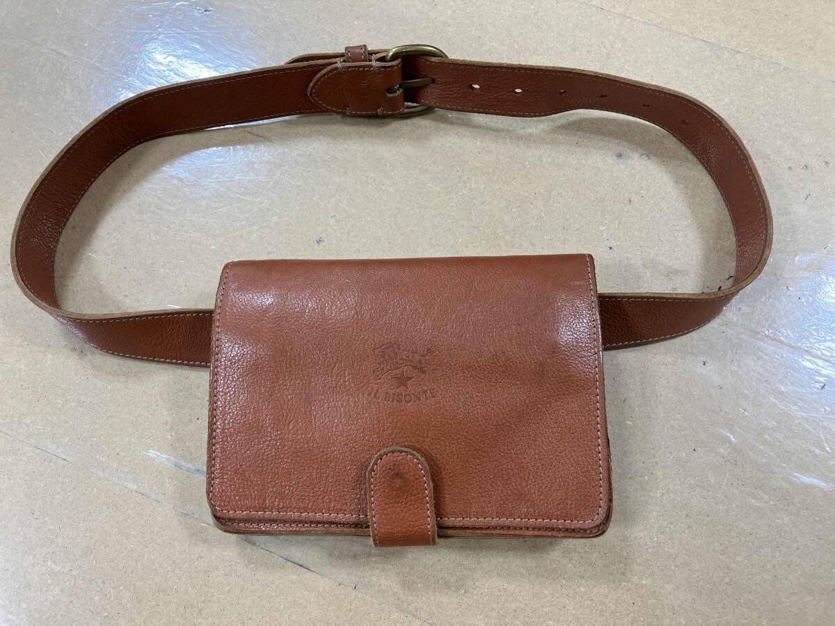イルビゾンテ　レザー ボディバッグ IL BISONTE（イルビゾンテ） レザー クロスボディバッグ レディース