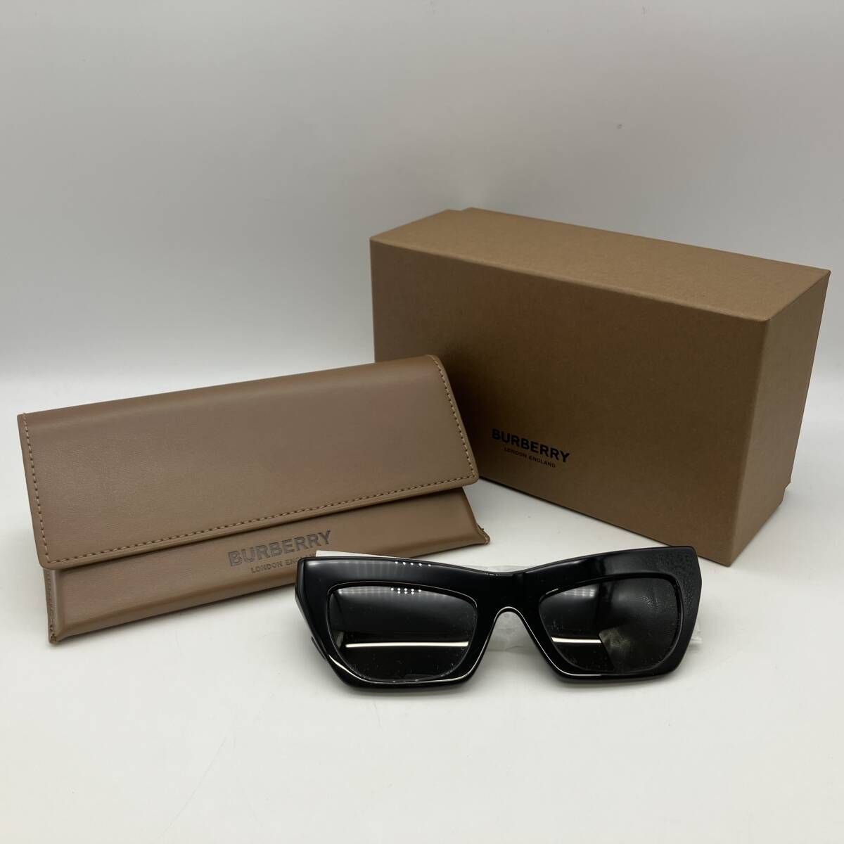 バーバリー キャットアイ ローブリッジフィット サングラス アイウェア ブラック BE 4405