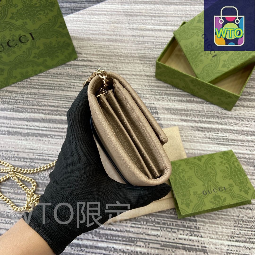 GUCCIの新しい長財布は、洗練されたチェーンテープデザインを採用し