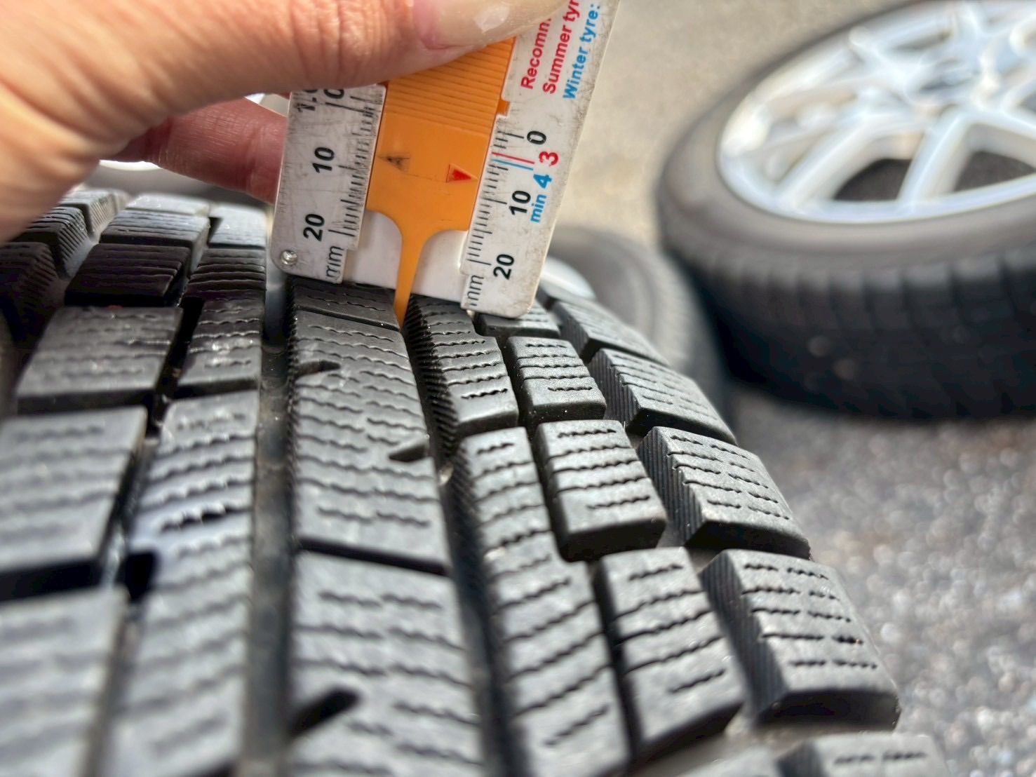 2511-10-05 スタッドレス バリ山 早い者勝ち ワゴンR スペーシア