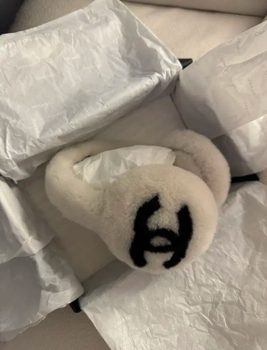 シャネル ココ ネージュ シアリング イヤーマフ 白