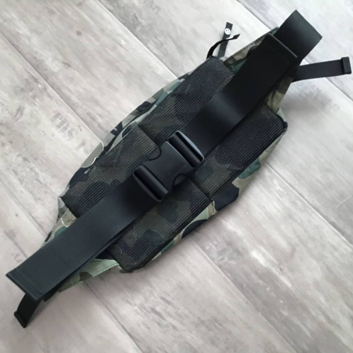 激 KAWS bendy 1 st camo green ウエスト バッグ a bathing ape BAPE カウズ エイプ ベイプ アベイシングエイプ waist bag y 5775