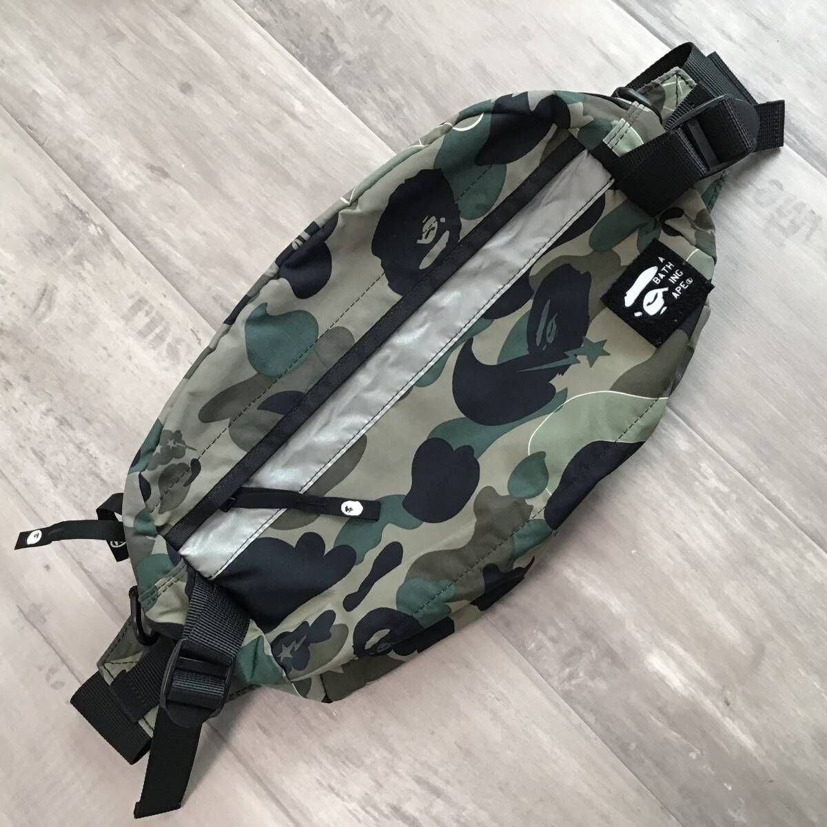 激 KAWS bendy 1 st camo green ウエスト バッグ a bathing ape BAPE カウズ エイプ ベイプ アベイシングエイプ waist bag y 5775
