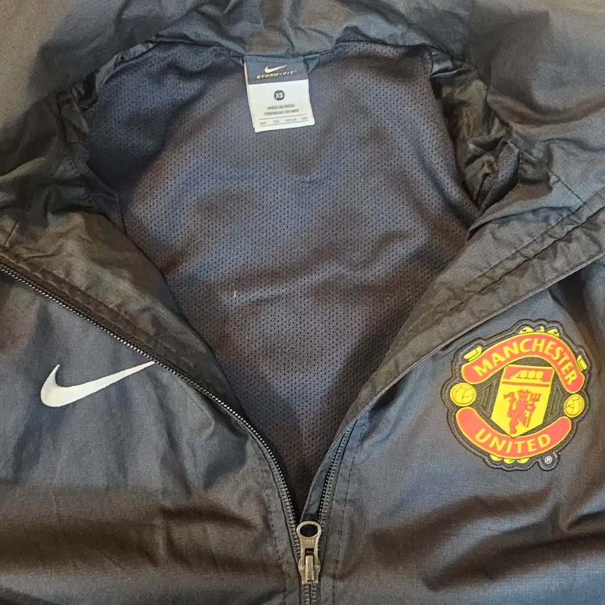 ナイキ マンチェスター ユナイテッド ウィンドブレーカー ブラック