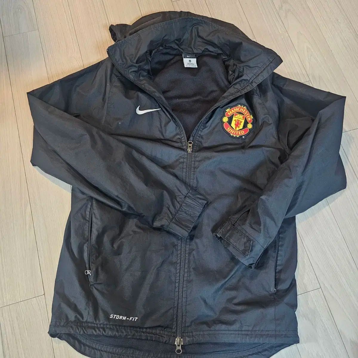 ナイキ マンチェスター ユナイテッド ウィンドブレーカー ブラック